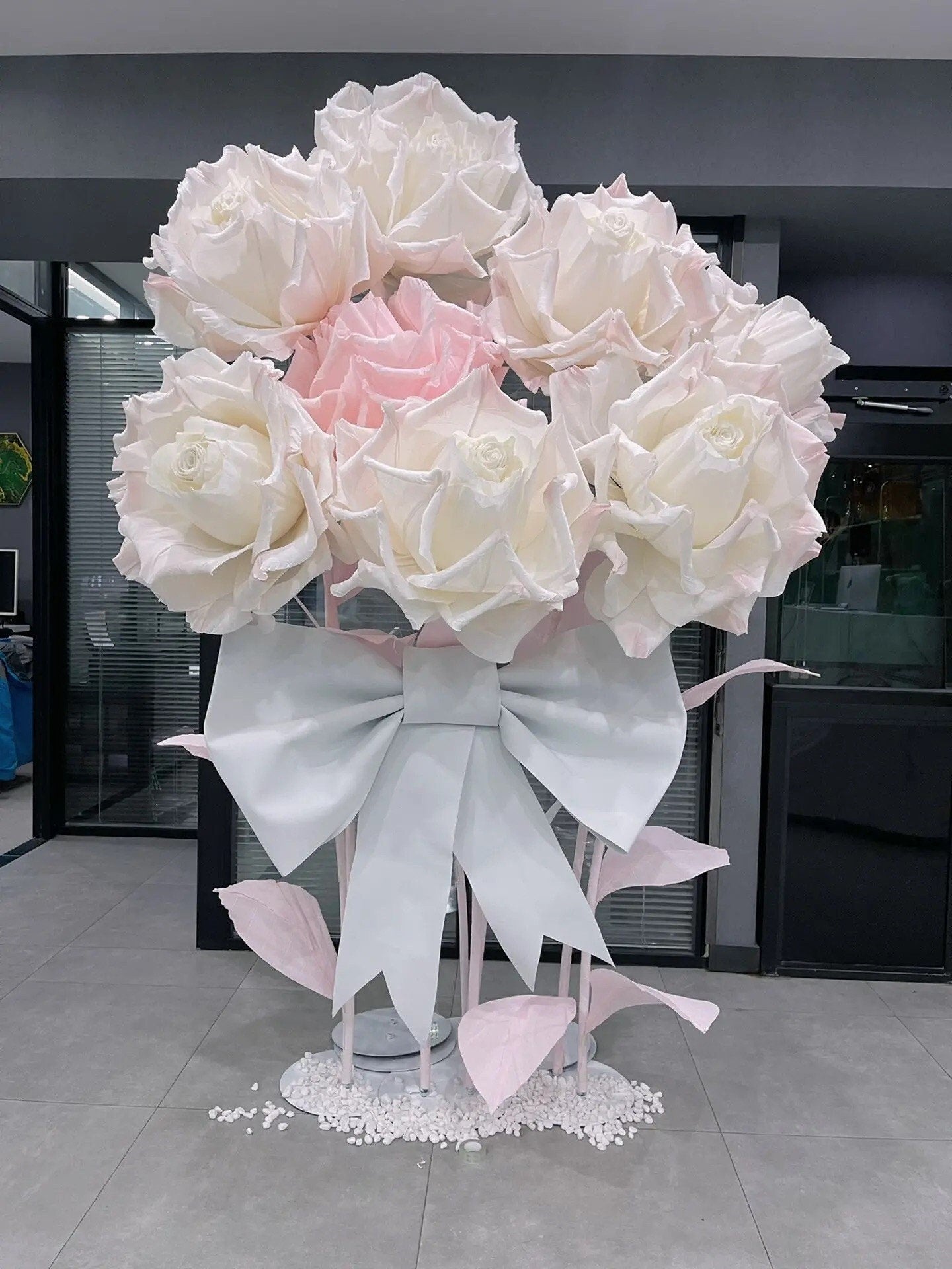 Giant Blooms 23PGF26 Paper Roses